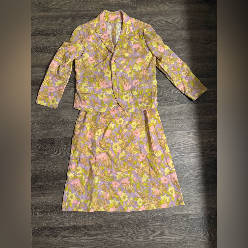 Vintage Floral Two-Piece Skirt Suit in Pink, Yellow & Lavender with blazer